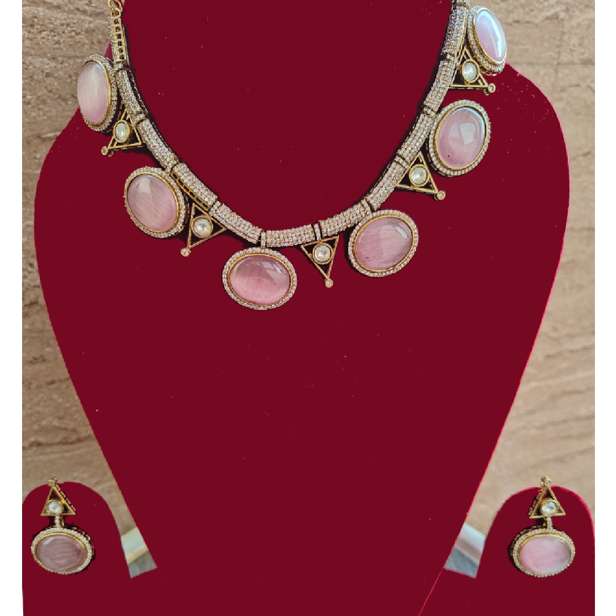 pink collar necklace set in fine stone